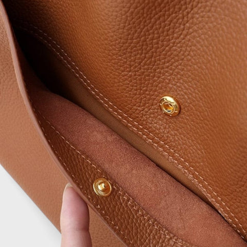 Chic and Classic Shoulder Bag