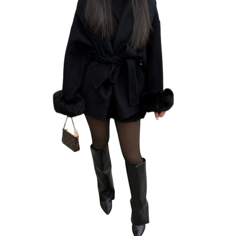 Woolcat™ – Stylish Coat Featuring Luxurious Faux Fur Accents
