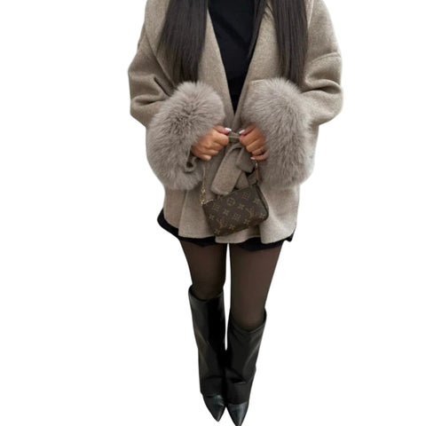 Woolcat™ – Stylish Coat Featuring Luxurious Faux Fur Accents