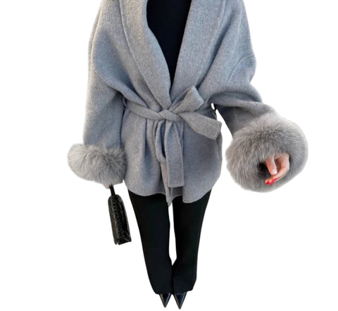 Woolcat™ – Stylish Coat Featuring Luxurious Faux Fur Accents