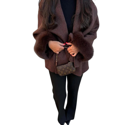 Woolcat™ – Stylish Coat Featuring Luxurious Faux Fur Accents